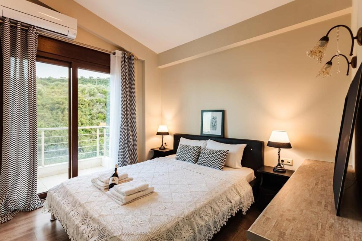 Villa Armonia - Beachfront Majestic Retreat Petalídhion Esterno foto
