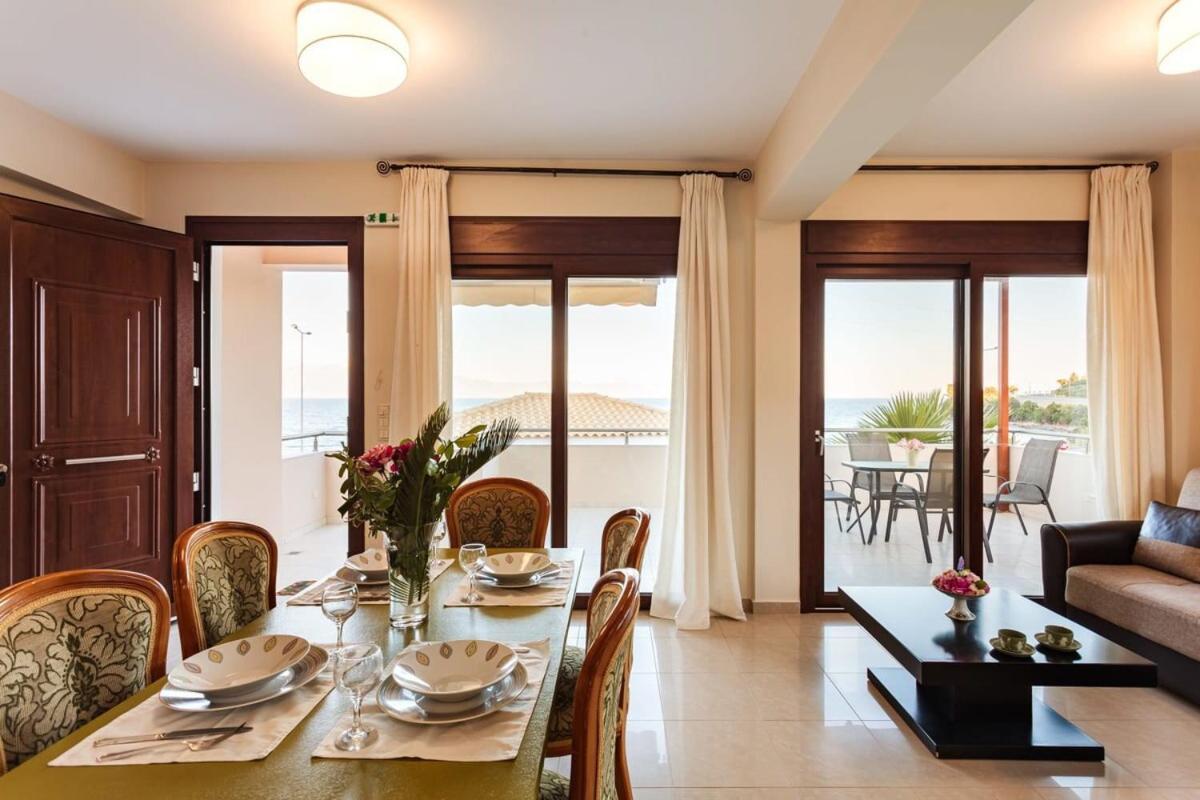 Villa Armonia - Beachfront Majestic Retreat Petalídhion Esterno foto