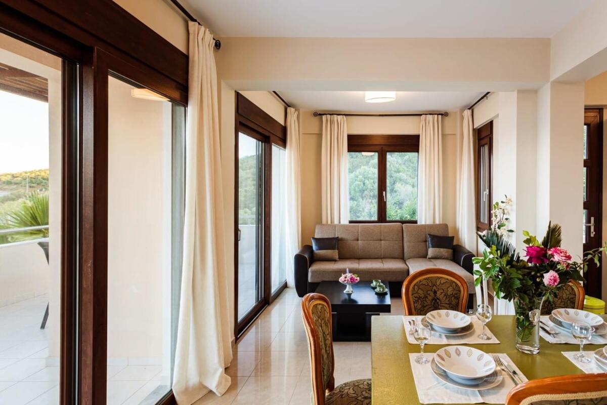 Villa Armonia - Beachfront Majestic Retreat Petalídhion Esterno foto